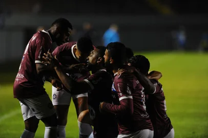 CAXIAS DO SUL, RS, BRASIL, 22/07/2023. SER Caxias x São Joseense, jogo válido pela última rodada da primeira fase da Série D do Campeonato Brasileiro, no Estádio Centenário. Com 20 pontos, a equipe grená entra em campo em busca da classificação à segunda fase da competição. (Bruno Todeschini/Agência RBS)Indexador: BTK<!-- NICAID(15489926) -->