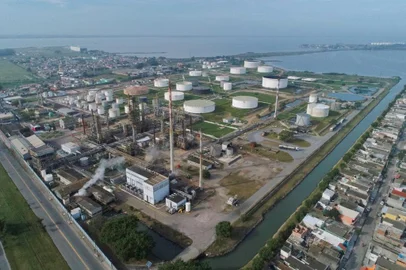 Rio Grande, RS, Brasil, 26/05/2023 - Refinaria Riograndense, com sede em Rio Grande, recebe investimentos da Petrobras visando produção e biocombustíveis e bio-aromáticos - Foto: Lauro Alves/Agência RBS<!-- NICAID(15439801) -->
