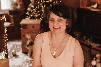 Lucília Paula Borba Camarata foi diagnosticada com um tipo raro de câncer e precisa de auxílio financeiro para custear o tratamento.<!-- NICAID(16037003) -->