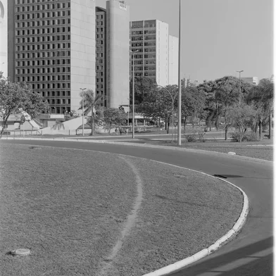 ***ATENÇÃO: NÃO USAR SEM AUTORIZAÇÃO DA EDITORIA DE FOTOGRAFIA*** Brasília, DF: Ensaio Caminhos do Desejo, do fotógrafo Diego Bressani, realizado em Brasília, DF. Foto: Diego Bressani/Divulgação<!-- NICAID(15981478) -->
