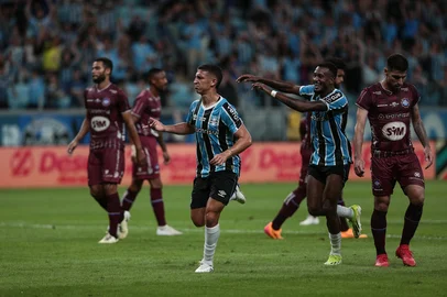 PORTO ALEGRE, RS, BRASIL - 26/01/2025 - Grêmio x Caxias - Campeonato Gaúcho de 2025. Primeira Fase. FOTO: RENAN MATTOS, AGÊNCIA RBS<!-- NICAID(15962084) -->
