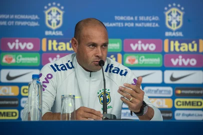 TERESÓPOLIS, RJ, BRASIL, 22-05-2018. No segundo dia de preparação na Granja Comary, em Teresópolis (Rj), os preparadores de goleiros da Seleção Brasileira concederam entrevista coletiva. Após as atividades desta terça-feira (21), Taffarel e Rogério Maia conversaram com a imprensa e falaram do trabalho realizado pré-Copa do Mundo. (PEDRO MARTINS/MOWA PRESS)Indexador: Pedro Martins<!-- NICAID(13560619) -->