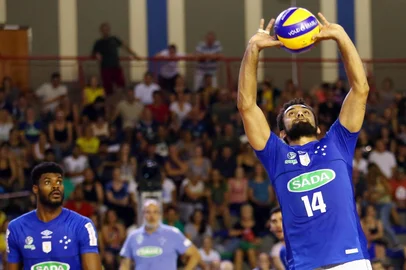 Caxiense Fernando Kreling, o Cachopa, do Cruzeiro, foi convocado para a seleção brasileira adulta.<!-- NICAID(14040100) -->