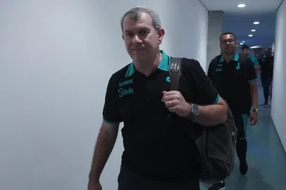 Chegada do Juventue na Arena Fonte Nova para o duelo com o Bahia pela 17ª rodada do Brasileirão. Na foto: Técnico Claudio Tencati.<!-- NICAID(16089919) -->