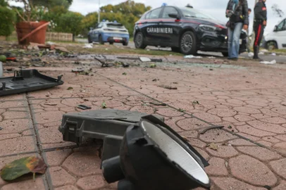 Italian Carabinieri stand guard in front of the residence of Italian journalist of TV investigative television news show 'Report',  Sigfrido Ranucci, after a bomb destroyed vehicles parked in front of his house in Pomezia near Rome, on  17 October 2025. Sigfrido Ranucci's car blew up in an explosion in Pomezia, near Rome, that also damaged the family's other car and the house next door, according to Report, which broadcasts on RAI public television. (Photo by Emanuele VALERI / ANSA / AFP) / Italy OUT / ITALY OUT / ITALY OUT /  ----IMAGE RESTRICTED TO EDITORIAL USE - STRICTLY NO COMMERCIAL USE-----<!-- NICAID(16148546) -->