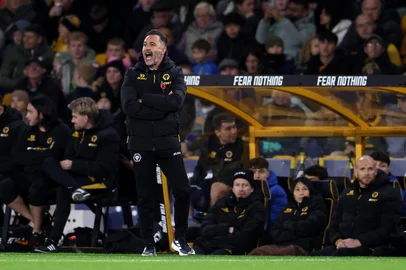 Wolverhampton Wanderers' Portuguese head coach Vitor Pereira shouts instructions to the players from the touchline during the English League Cup fourth round football match between Wolverhampton Wanderers and Chelsea at the Molineux stadium in Wolverhampton, central England on October 29, 2025. (Photo by Darren Staples / AFP) / RESTRICTED TO EDITORIAL USE. NO USE WITH UNAUTHORIZED AUDIO, VIDEO, DATA, FIXTURE LISTS, CLUB/LEAGUE LOGOS OR 'LIVE' SERVICES. ONLINE IN-MATCH USE LIMITED TO 120 IMAGES. AN ADDITIONAL 40 IMAGES MAY BE USED IN EXTRA TIME. NO VIDEO EMULATION. SOCIAL MEDIA IN-MATCH USE LIMITED TO 120 IMAGES. AN ADDITIONAL 40 IMAGES MAY BE USED IN EXTRA TIME. NO USE IN BETTING PUBLICATIONS, GAMES OR SINGLE CLUB/LEAGUE/PLAYER PUBLICATIONS. / <!-- NICAID(16158858) -->