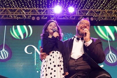 O tenor Giovanni Marquezeli, de Flores da Cunha, apresenta junto com a filha, Catarina, o concerto Notas do Coração. Será no UCS Teatro, neste domingo (21).<!-- NICAID(16125619) -->