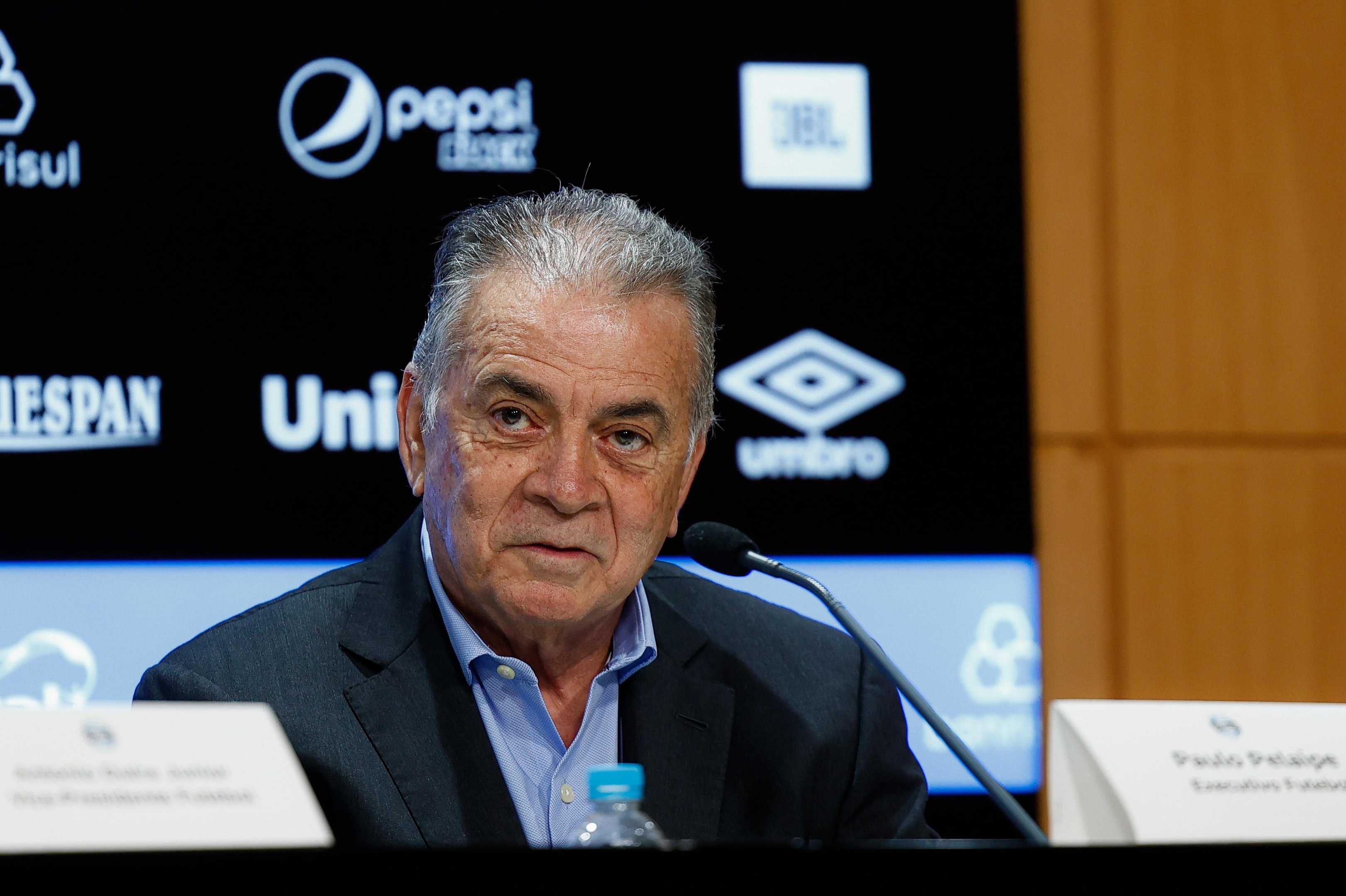 Gr&ecirc;mio monitora o mercado nos &uacute;ltimos dias da janela aberta para contrata&ccedil;&otilde;es