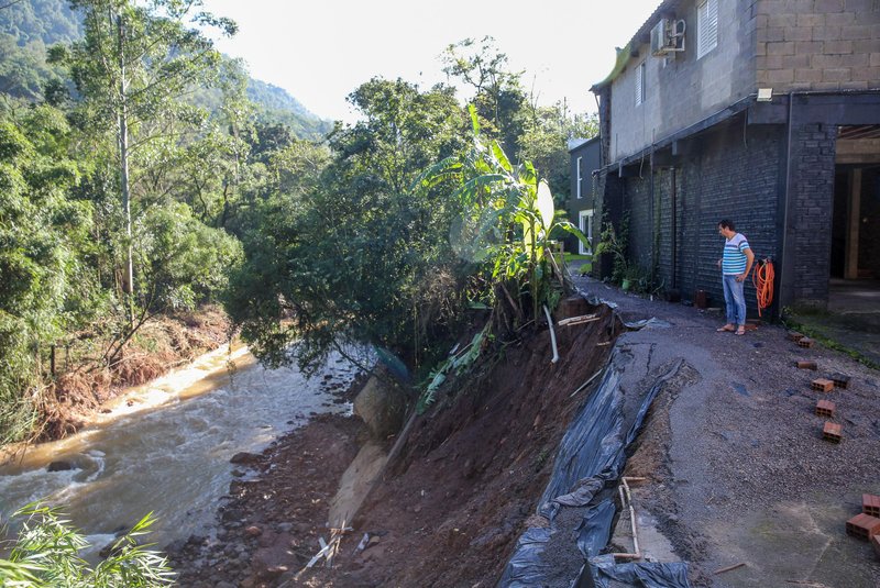 CAXIAS DO SUL, RS, BRASIL, 03/05/2024. Enchente RS: Caxias Do Sul - Galópolis e Vila Cristina. (Neimar De Cesero/Agência RBS)<!-- NICAID(15756188) -->