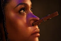 O Projeto - O Projeto é uma profunda viagem investigativa sobre os desdobramentos do projeto colonial europeu e da supremacia branca no Sul e Norte global através da vida e visão de uma diretora afro-brasileira e um diretor suíço.  Direção:  Sabrina Fidalgo e Yvan Rodic / São Paulo / 94 / 14 anos<!-- NICAID(16346540) -->