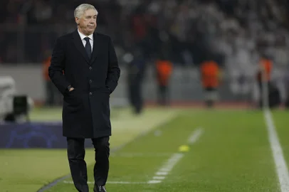 Real Madrid's Italian coach Carlo Ancelotti reacts during the UEFA Champions League group C football match between Union Berlin and Real Madrid in Berlin, on December 12, 2023. (Photo by Odd ANDERSEN / AFP)Editoria: SPOLocal: BerlinIndexador: ODD ANDERSENSecao: soccerFonte: AFPFotógrafo: STR<!-- NICAID(15637695) -->