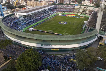 Movimentação no Estádio Couto Pereira, em Curitiba, Paraná., local do GreNal 442 - Foto: Jefferson Botega/Agência RBS<!-- NICAID(15795633) -->