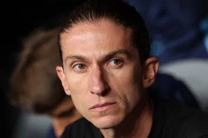 Flamengo's Brazilian head coach Filipe Luis looks on during the FIFA Club World Cup 2025 Group D football match between Brazil's CR Flamengo and Tunis' Esperance Sportive de Tunis at the Lincoln Financial Field stadium in Philadelphia on June 16, 2025. (Photo by FRANCK FIFE / AFP)<!-- NICAID(16062290) -->
