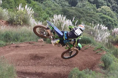 pista sediará o campeonato centro serra de motocross<!-- NICAID(15391466) -->
