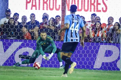 Gremio x GuaranyRS - FUTEBOL/CAMPEONATO GAUCHO 2026 /GREMIO X GUARANY  - ESPORTES - Lance da partida entre Gremio e Guarany disputada na noite desta quarta-feira no EstÃ¡dio Estrela DÃlva, em Bage, valida pelo Campeonato Gaucho 2026. FOTO: LUCAS UEBEL/GREMIO FBPAEditoria: SPOLocal: BageIndexador: Lucas UebelSecao: futebolFonte: Gremio.netFotógrafo: Gremio x Guarany<!-- NICAID(16208997) -->