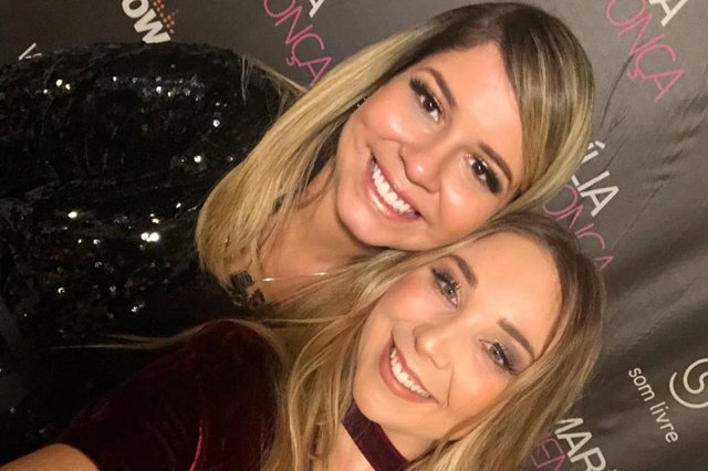 Marília Mendonça e Mari Araújo<!-- NICAID(14937036) -->