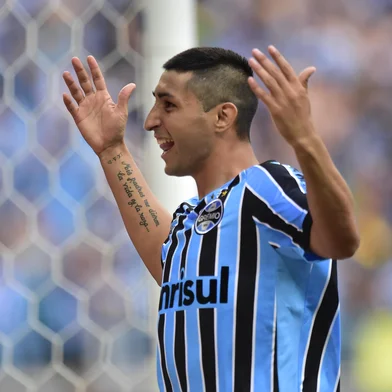 PORTO ALEGRE, RS, BRASIL, 09-11-2014: Grêmio e Inter se enfrentam pelo GRE-NAL 403, na Arena do Grêmio, pela 33ª rodada do Brasileirão. Comemoração do quarto gol, jogador Alán Ruiz (Foto: RICARDO DUARTE/AGÊNCIA RBS, ESPORTES)<!-- NICAID(10971059) -->