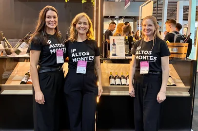 Enólogas Janaína Massarotto, Fabiane Veadrigo e Graziela Boscato lançam vinho 3 Enólogas na Wine South America 2025. <!-- NICAID(16032010) -->