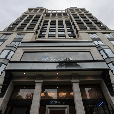 BRB: banco opera normalmente, nenhuma prisão foi feita e afastamento de presidente é temporárioSP - OPERAÇÃO COMPLIANCE ZERO/PF/BANCO MASTER/BRB/PRESIDENTE/AFASTAMENTO - ECONOMIA - Fachada do Banco Master na cidade de Ssão Paulo, nesta terça-feira, 18 de novembro   de 2025. O Banco de Brasília (BRB) enviou nota à Broadcast informando que nenhuma   prisão foi realizada na manhã desta terça-feira, 18, envolvendo funcionários da   instituição. "A decisão judicial que orienta a atuação da Polícia Federal nas   dependências do Banco determina, exclusivamente, o afastamento temporário do   presidente e do diretor financeiro pelo prazo de 60 dias", trouxe o comunicado.   18/11/2025 - Foto: WERTHER SANTANA/ESTADÃO CONTEÚDOEditoria: ECONOMIALocal: SÃO PAULOIndexador: WERTHER SANTANAFotógrafo: ESTADÃO CONTEÚDO<!-- NICAID(16169433) -->