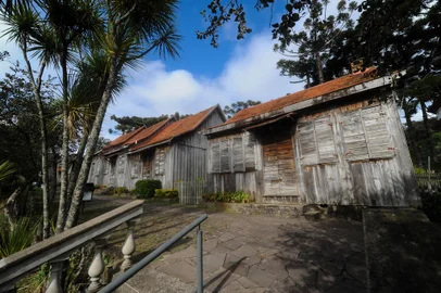 CAXIAS DO SUL, RS, BRASIL, 08/08/2023. Casas da Réplica de Caxias, nos Pavilhões da Festa da Uva. Seis delas estão sendo alugadas para empreendimentos gastronômicos. (Bruno Todeschini/Agência RBS)Indexador: BTK<!-- NICAID(15504445) -->