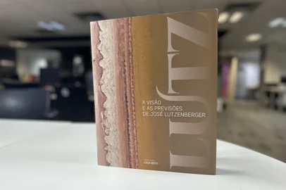 Capa do livro Lutz - A visão e as previsões de José Lutzenberger. Como parte da programação da Feira do Livro de Viamão será lançado, neste sábado às 10h, na Igreja Matriz, o livro A visão e as previsões de José Lutzenberger. A Camerata Presto vai tocar as Quatro Estações de Vivaldi para saudar o Dia da Árvore e a chegada da primavera.<!-- NICAID(15872438) -->