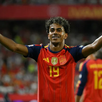 Spain's forward #19 Lamine Yamal celebrates scoring his team's third goal during the UEFA Nations League league phase group A3 football match between Spain and Croatia at Ramon Sanchez Pizjuan Stadium in Seville on September 29, 2026. (Photo by JORGE GUERRERO / AFP)Editoria: SPOLocal: SevilleIndexador: JORGE GUERREROSecao: soccerFonte: AFPFotógrafo: STR<!-- NICAID(16376122) -->