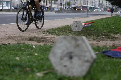 PORTO ALEGRE, RS, BRASIL - 2024.09.23 - Campanha política gera poluição visual nas ruas da cidade. FOTO: ANDRÉ ÁVILA, AGÊNCIA RBS<!-- NICAID(15874143) -->