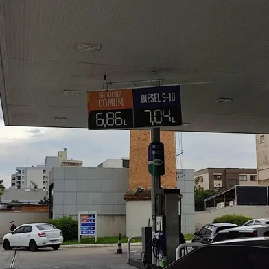 Aumento já está nas bombas e valor do diesel S-10 chega a R$ 7,04 em postos de Caxias<!-- NICAID(15091897) -->