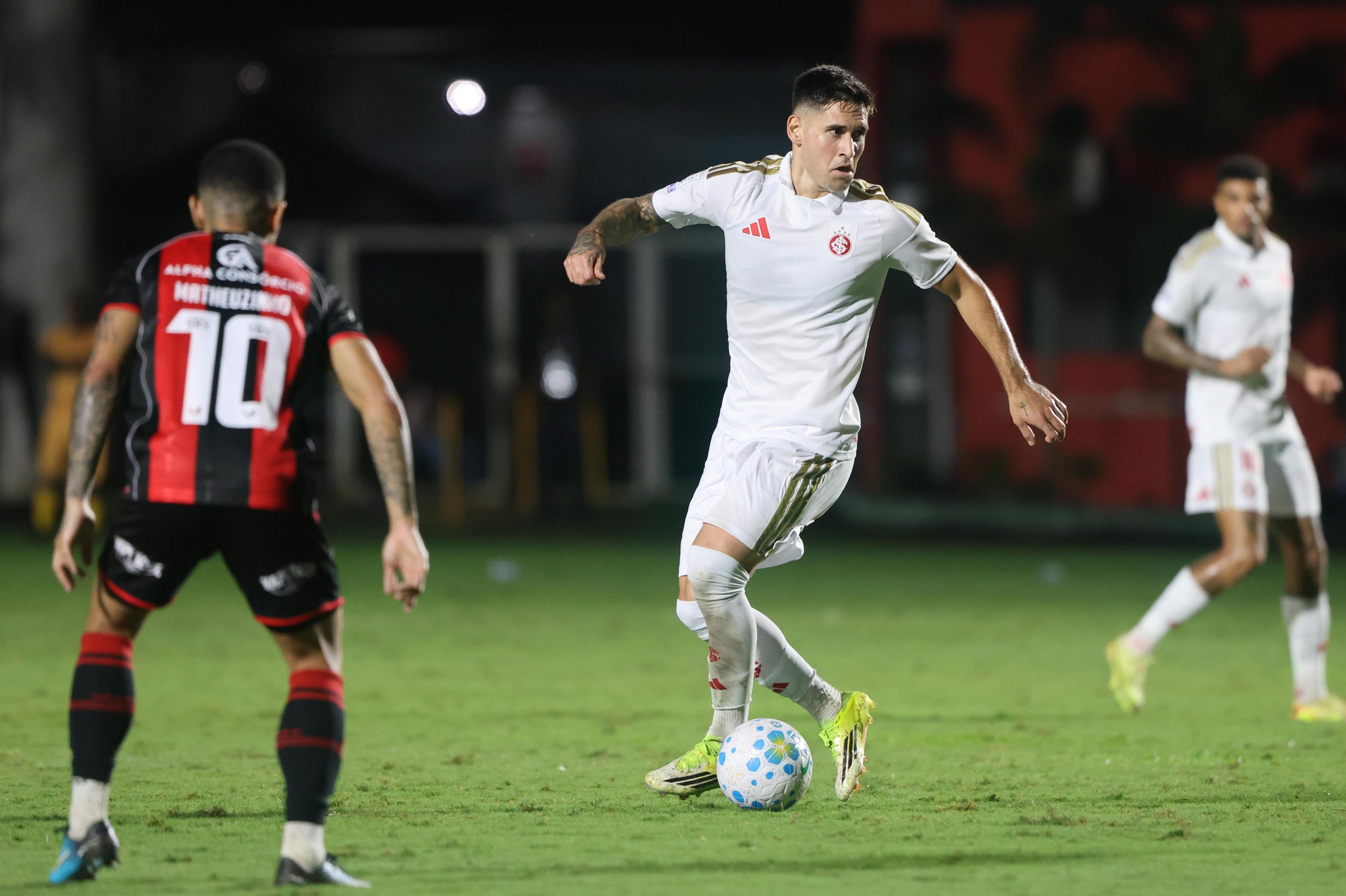 Inter perdeu muitas chances de gol contra o Vitória | GZH