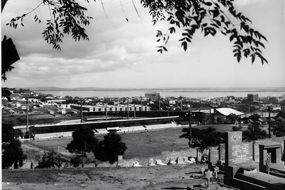 Estádio da Montanha (ao fundo, estádio Olímpico, do Grêmio); Foto 1.<!-- NICAID(16342291) -->