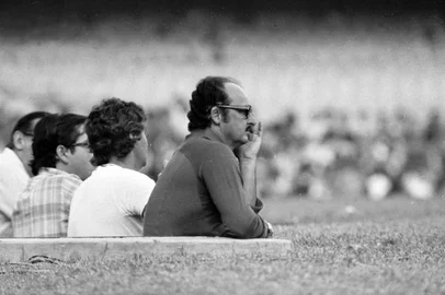 CRÉDITO: Hipólito Pereira, Agência RBS, 07/12/1975Semifinal do Campeonato Brasileiro de 1975.Rubens Minelli, técnico do Inter.Fluminense 0 x 2 Internacional.FOTÓGRAFO: HIPÓLITO PEREIRA<!-- NICAID(5294528) -->