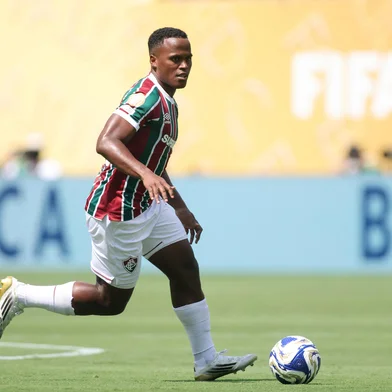 EAST RUTHERFORD, NEW JERSEY - JULY 08: Jhon Arias #21 of Fluminense FC runs with the ball during the FIFA Club World Cup 2025 semi-final match between Fluminense FC and Chelsea FC at MetLife Stadium on July 08, 2025 in East Rutherford, New Jersey.   Alex Grimm/Getty Images/AFP (Photo by ALEX GRIMM / GETTY IMAGES NORTH AMERICA / Getty Images via AFP)<!-- NICAID(16076886) -->