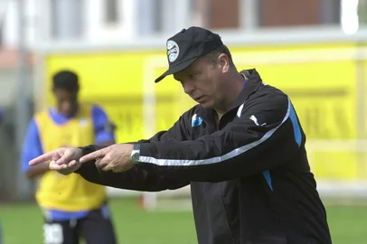 GRÊMIO---MANO MENEZES<!-- NICAID(1666326) -->