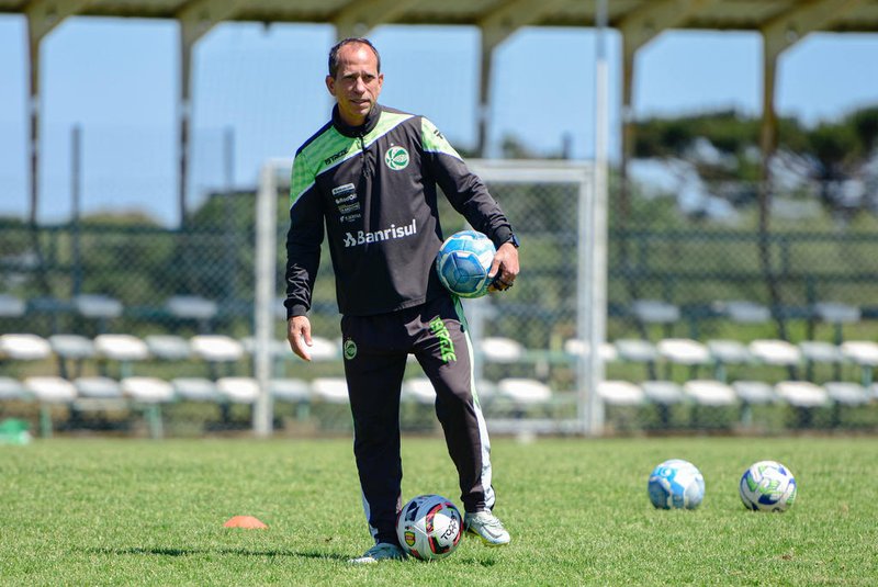 Técnico Adaílton Bolzan passa a comandar o time sub-20 do Juventude que se prepara para a disputa da Copa São Paulo 2024<!-- NICAID(15565542) -->