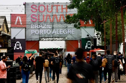 PORTO ALEGRE, RS, BRASIL, 25-03-2026: Começa o South Summit Brasil 2026, reunindo milhares de participantes na maior feira de inovação do sul do país. Imagens mostram a chegada do público ao evento. Foto: Jeff Botega/Agência RBS<!-- NICAID(16251799) -->