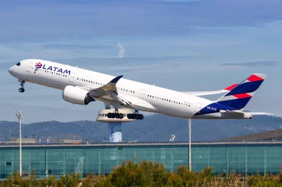 LATAM Airlines Airbus A350 Flugzeug Flughafen BarcelonaBarcelona, Spain - June 9, 2018: A LATAM Airlines Airbus A350 airplane at Barcelona airport (BCN) in Spain. Airbus is a European aircraft manufacturer based in Toulouse, France. Foto: Markus Mainka / stock.adobe.comLocal: BarcelonaIndexador: Markus MainkaFonte: 315413467Fotógrafo: Luftfahrt-Fotograf<!-- NICAID(15029840) -->