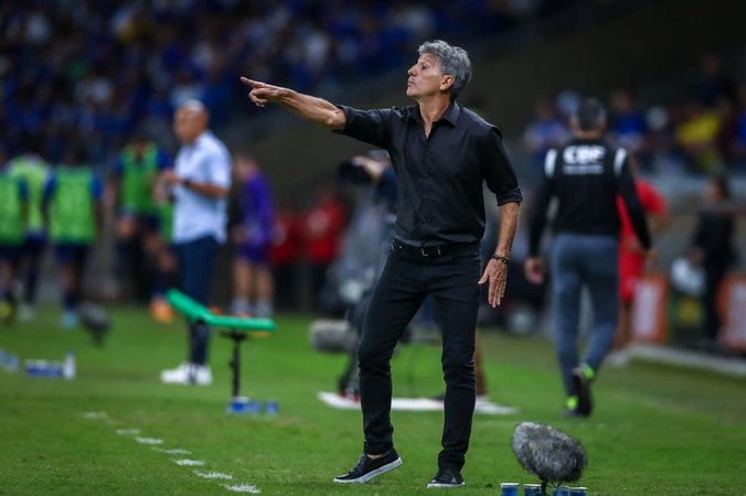 Classificação na Copa do Brasil pressiona Grêmio a agilizar chegada de reforços
