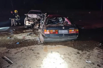 Acidente com óbitos em Lagoa Vermelha na BR-285<!-- NICAID(15802201) -->