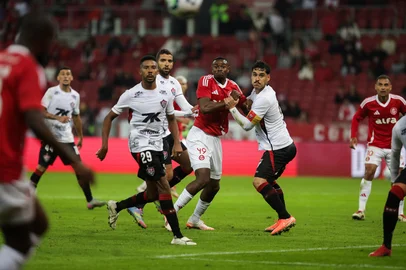 PORTO ALEGRE, RS, BRASIL, 12-07-2025: Internacional x Vitória pelo Campeonato Brasileiro. A retomada do futebol no Beira Rio após a parada para a Copa do Mundo de Clubes para a 13ª rodada, é a chance do time de Roger Machado em buscar a saída do Z4. Foto: Renan Mattos/Agência RBS<!-- NICAID(16079345) -->