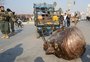 Rebeldes sírios destroem estátua de ex-presidente e pai de Bashar al-Assad em cidade ocupada