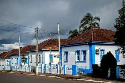 Prefeito de General Câmara, Helton Barreto, pede à União para utilizar casas vazias do Exército para alojar desalabrigados pela enchente<!-- NICAID(15794877) -->