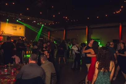 Encerrou neste domingo (18), a 5ª edição do Festival Forró da Serra, evento que celebrou a cultura nordestina em Caxias do Sul durante três dias. A atividade envolveu muita música, dança, gastronomia típica e oficinas, que foram distribuídas entre a Villa Basílico, Largo da Estação Férrea e na Feira Maesa Cultural.<!-- NICAID(16040403) -->