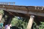 Um motorista teve apenas ferimentos leves após o veículo onde estava despencar de uma ponte na RS-452, em Feliz. O acidente ocorreu no quilômetro 9 da rodovia por volta de 9h desta segunda-feira (20). A queda foi de uma altura de aproximadamente 5 metros.<!-- NICAID(14972538) -->