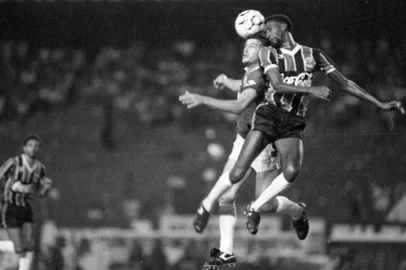 Gre-Nal 298 - Gauchão 89Campeonato Gaúcho de 1989.Internacional 1 X 1 Grêmio  Local: Estádio Beira-RioData: 19/03/1989-CRÉDITO: Edison Vara, Agência RBS, 19/03/1989-#Envelope: 77726<!-- NICAID(15044251) -->
