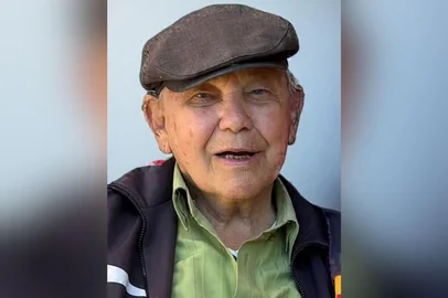 Lauro de Wallau faleceu no dia 29 de agosto, aos 87 anos, em Cerro Largo, na Região das Missões. Ele era natural de Santo Cristo, no noroeste do Rio Grande do Sul.<!-- NICAID(16120143) -->