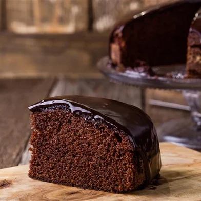 Clássico da culinária: veja 2 receitas de bolo de chocolate fofinho