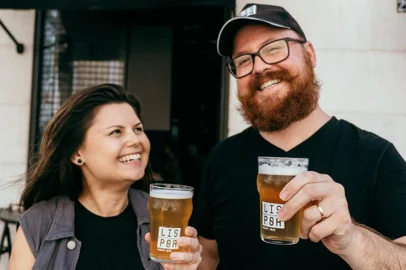 LisPoa Craft Beer, cervejaria em Lisboa aberta pelos gaúchos Luciana Borba e Tárlis Schneider.<!-- NICAID(15527008) -->