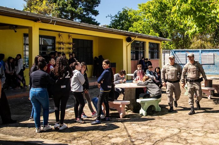 Patrulha escolar monitora e reforça a segurança em ambientes de ensino de Caxias.