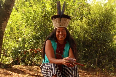 Novo álbum musical e visual "Goj tej e goj ror", trata das águas desde a cosmologia Kaingang. Projeto inclui lançamentos em Porto Alegre, Brasília e nas próprias comunidades indígenas de Nonoai e Canela, onde foi criado, e integra o Natura Musical.<!-- NICAID(15481889) -->