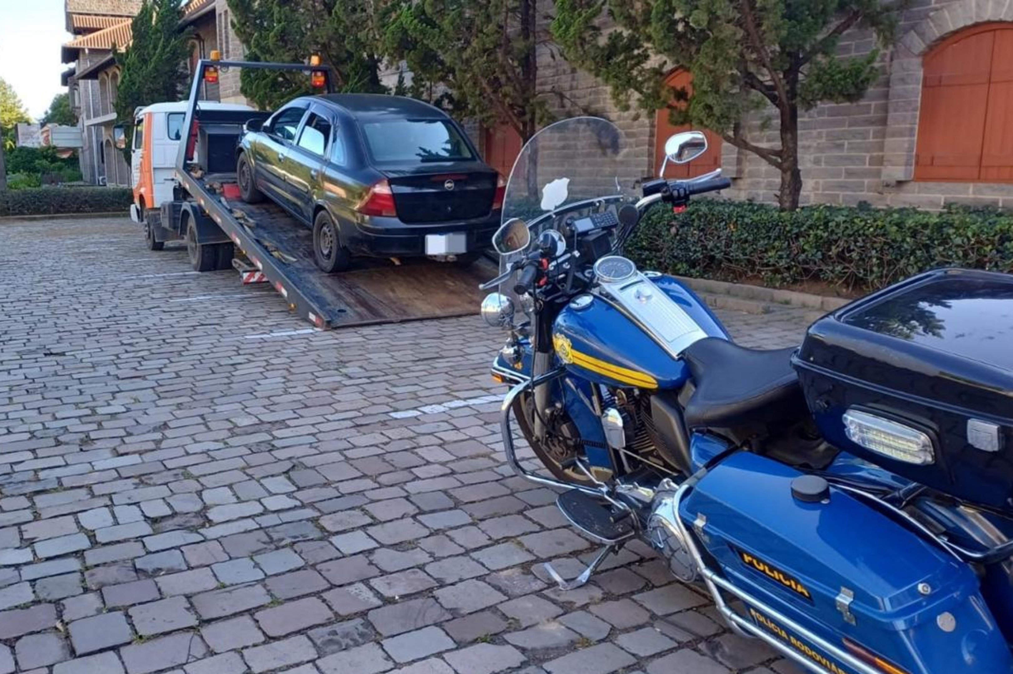 Carro com 221 multas e licenciamento vencido &eacute; apreendido na BR-470 em Garibaldi